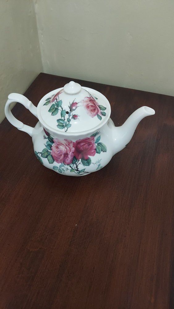 Vintage  English Rose Roy Kirkham Fine Bone China Teapot