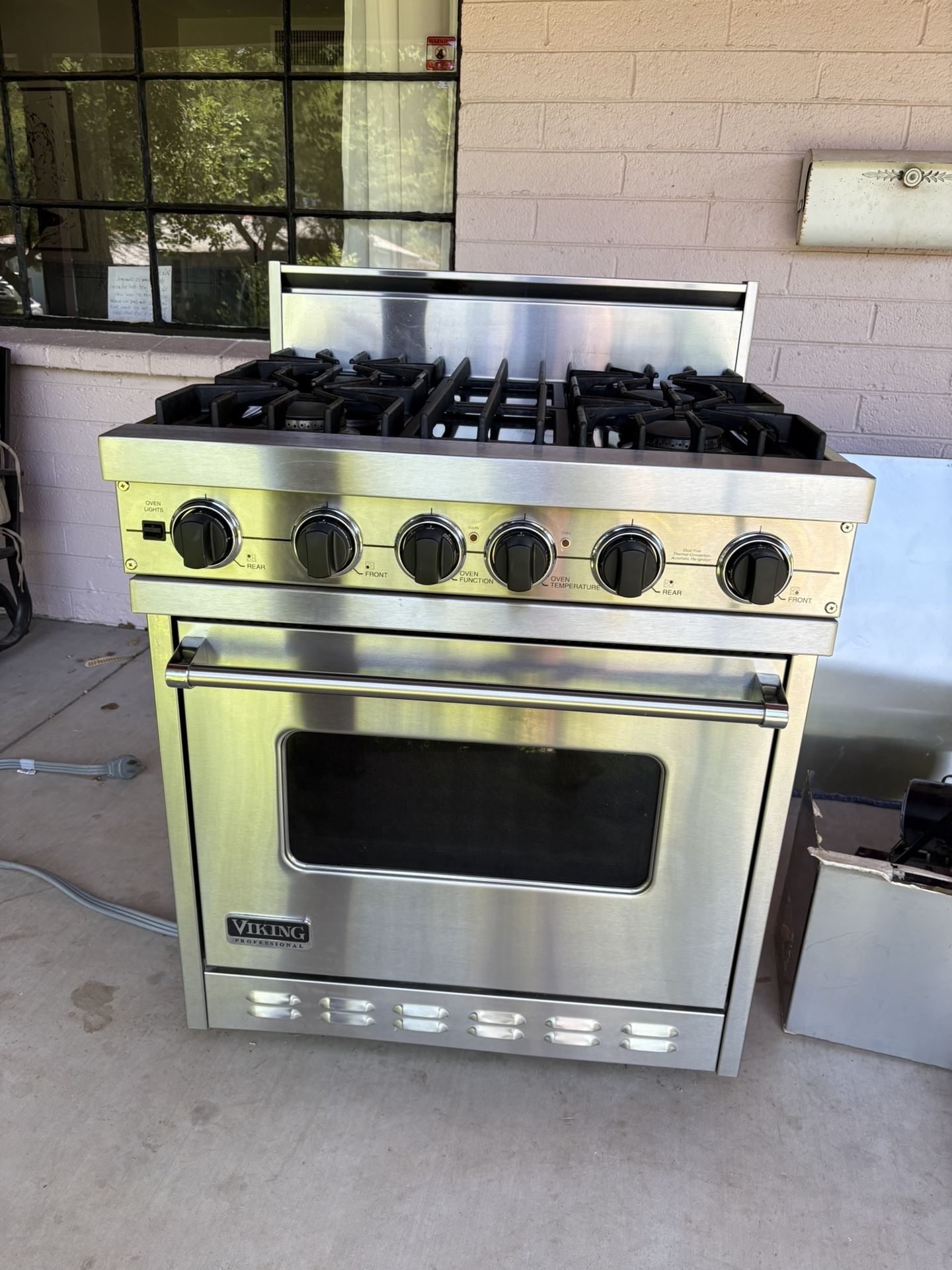 30” Viking Dual Fuel Range And Hood