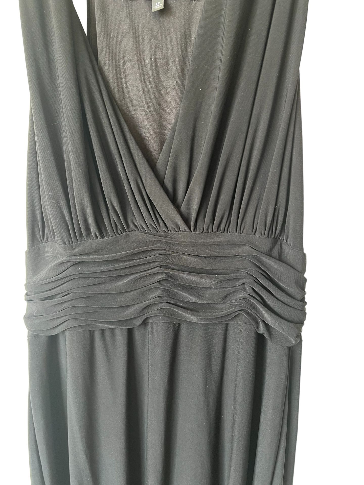 Jones New York Black Halter Dress Ruched & Pleated Top & Waist Women's Size 12  Please look at the pictures. There is a snag in the bottom of the dres