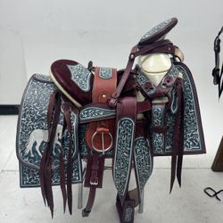 Montura Charra Super Bordada Con Cantinas Cuadradas
