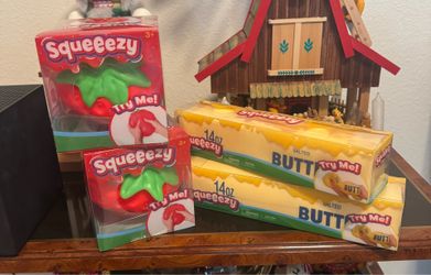 SQUEEEZY STRAWBERRY BUTTER SQUISHY
