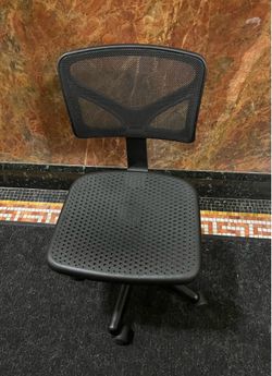 Desk chair/ office chair (rotate & adjust height)