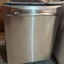 GE Dish Washer In Very Good Condition 