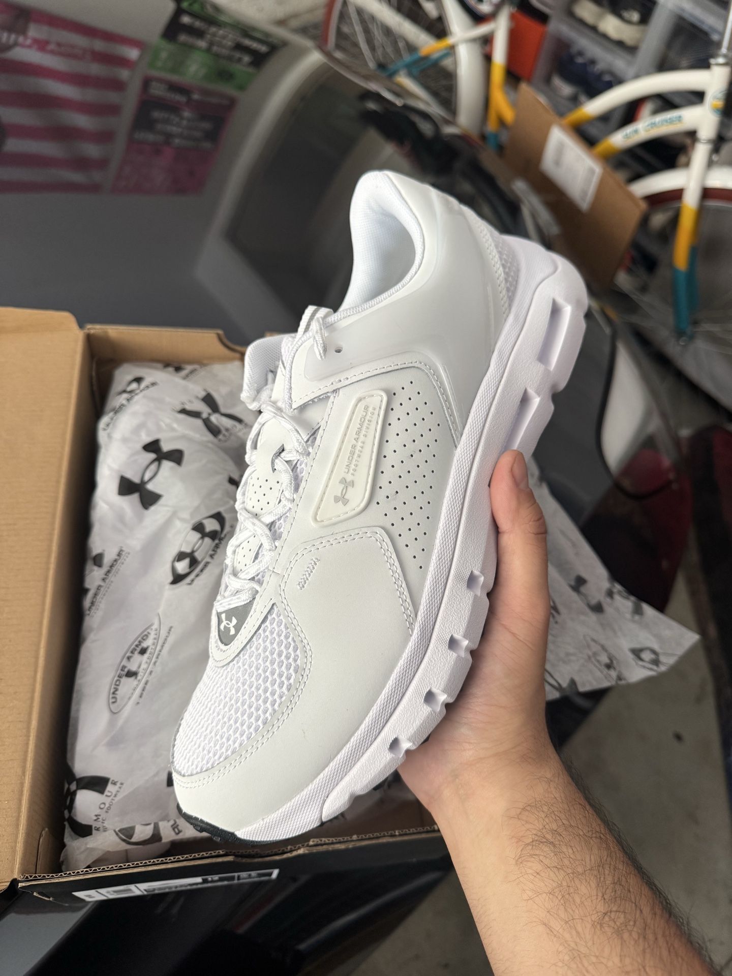 Brand new men’s under Armour sneakers size 12