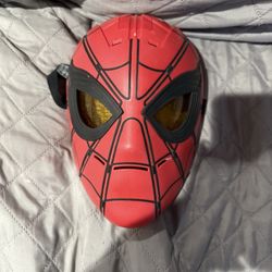 Spider-Man Marvel Glow FX Mask Electronic Wearable Toy with Light-Up Eyes