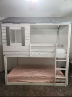Rustic House Bunkbed