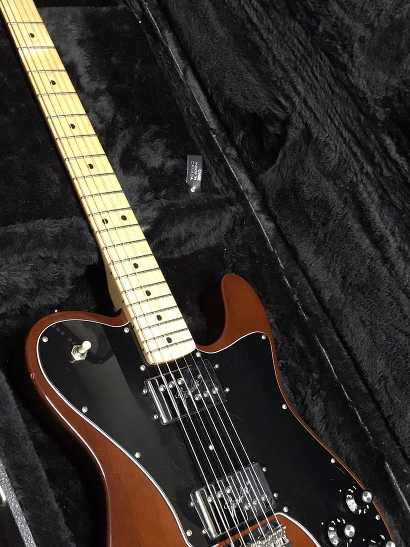 Fender Classic Series ‘72 Telecaster Deluxe Walnut With Hard Case FOR TRADE