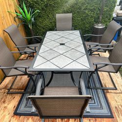 Great Condition Outdoor Dinning Table With Chairs 