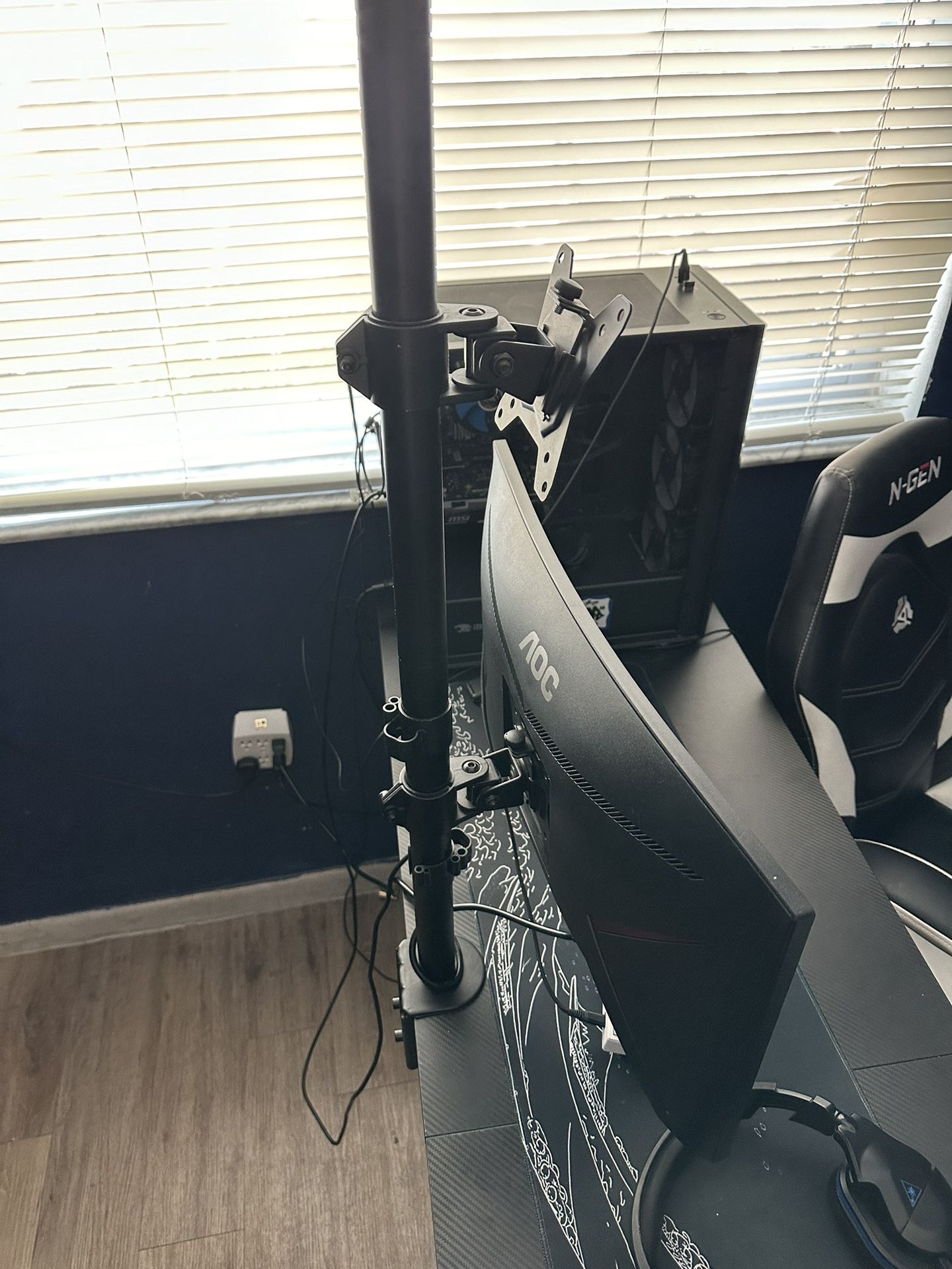 Curved AOC Gaming Monitor With Mount