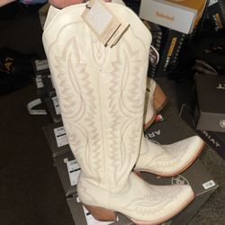 Beautiful ariat Casanova boots size 7B super cheap $170