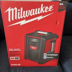 Milwaukee M18 Lithium-lon Cordless Jobsite Radio/Charger