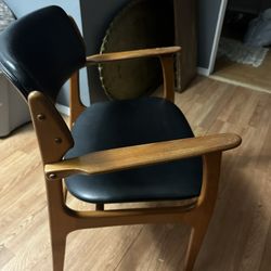 Two Oddense Maskinsnedkeri a-s chairs Model 49