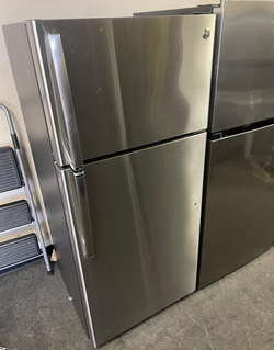 Deal: GE Stainless Top Mount Refrigerator w/ Crispers