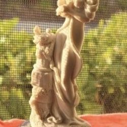 Giuseppe Armani “Lady with Doves” Figurine – Retired 1994 – Florence Italy