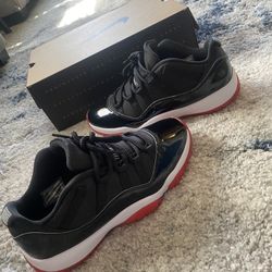 Air Jordan 11 Low Bred 