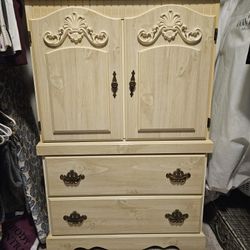 Armoire/dresser