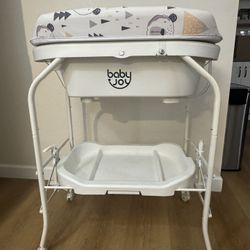 Super Changing Table And Bathtub