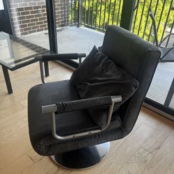 Lounge chair Also Spins 