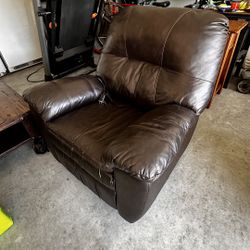 Brown Leather Recliner Armchair – Manual Recline | Comfortable & Stylish
