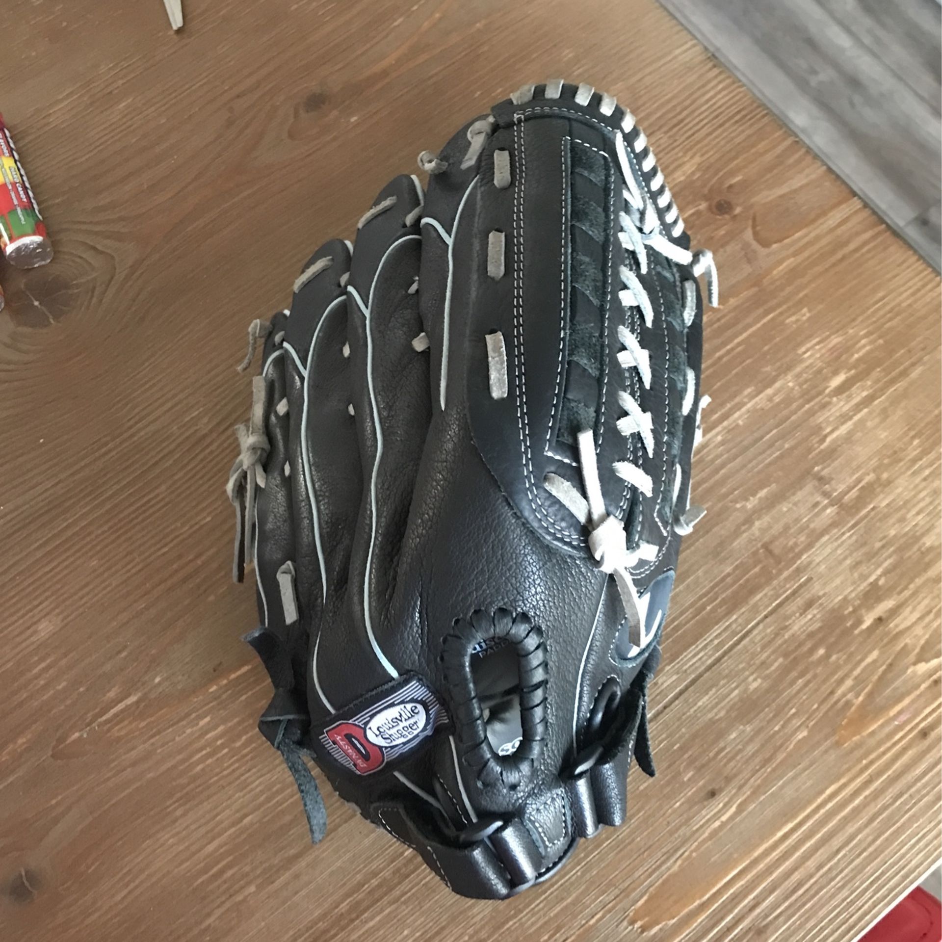 Louisville slugger dynasty baseball glove 13.5 inches