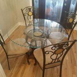Like new glass kitchen table set