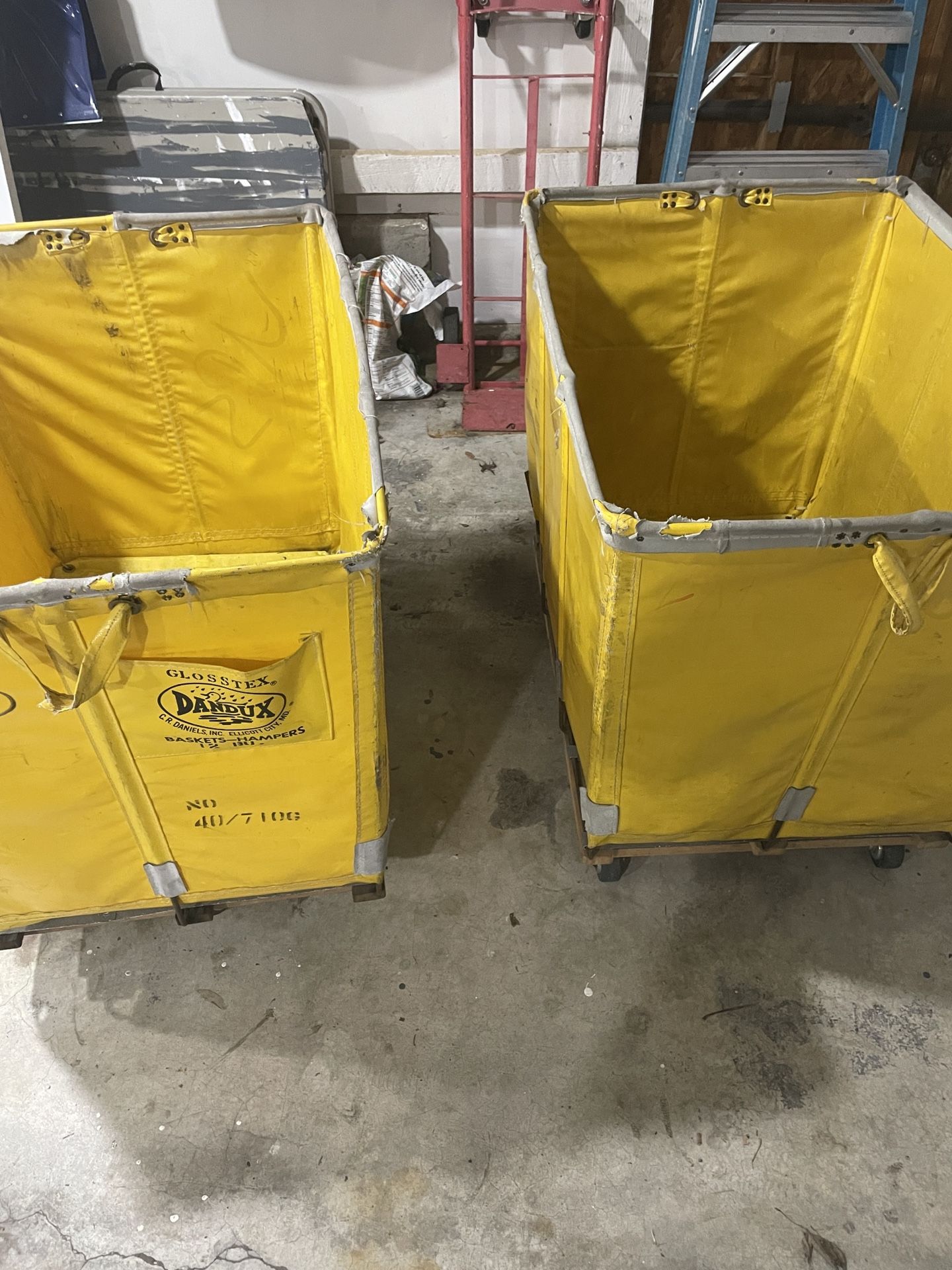 2 Utility Carts