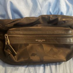 Michael Kors Sling Pack