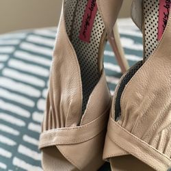 Betsy Johnson Open Toes Pumps 