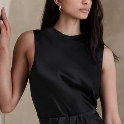 Signature Silk Tank Size S Banana Republic  NWT 