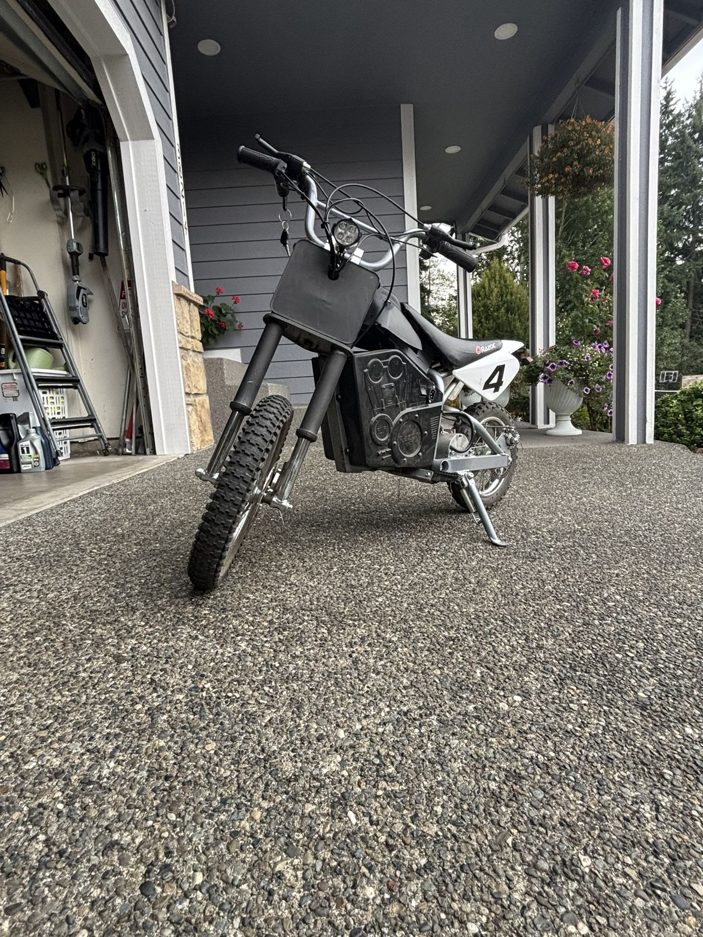 Moded Razor Dirt Bike 