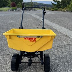 Vigoro 10000 Broadcast Fertilizer Spreader