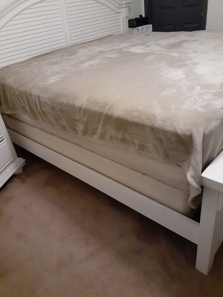 White bed set