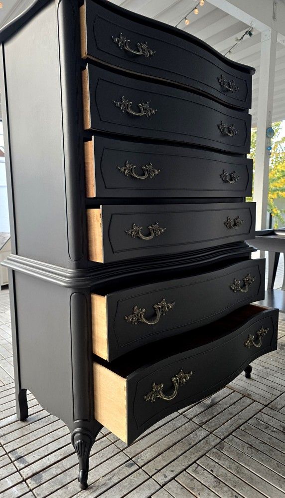 Gorgeous Dresser!!