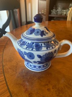 Blue & white teapot