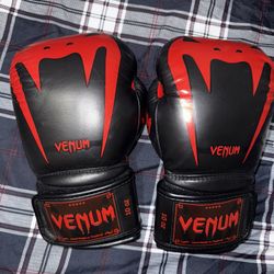 Venum Giant 3.0 Boxing Gloves - Nappa Leather Black Devil