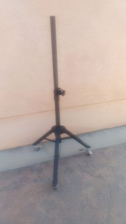 SPEAKER STAND ON WHEELS  5' HIGH LIKE NEW