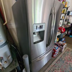 Refrigerator 