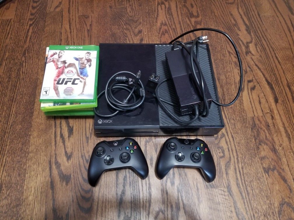 Xbox 1 With 2 Controllers And 12 Games 