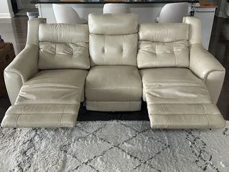 Campania Top Grain Leather Power Reclining Sofa with Power Tilting head, Great condition