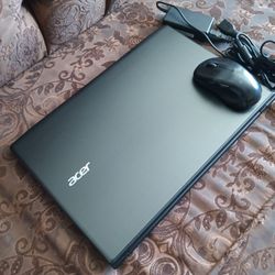 Laptop Acer Aspire E5-575-core i3-12gb Ram-256gb HD SSD Solid Go-od For Stud-ents Buena-na Para Estudi-antes.