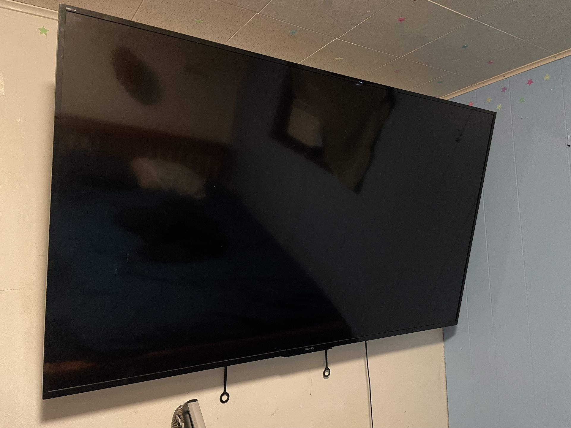 70 Inch 4K Smart Sony TV And Mount 