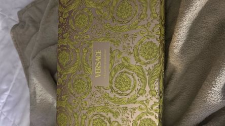 Versace Yellow Diamond Gift Set Box W/ Versace Make Up Bag