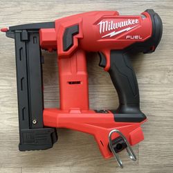 Milwaukee M18 FUEL 18-Volt Lithium-Ion Brushless Cordless 18-Gauge 1/4 in. Narrow Crown Stapler (Tool-Only