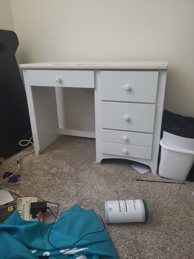 Desk (Pick Up Only)