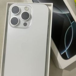 Apple IPhone 16 Pro Max 256gb  Unlocked, FREE Smartwach/ Headphones. Pay $1 Today Rest in payments. NO CREDIT NEEDED FINANCING