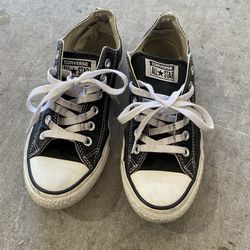 Converse/ Chuck Taylor Shoes