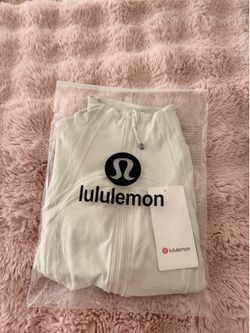 LULULEMON ~WHITE~ SIZE 6 ~CROPPED