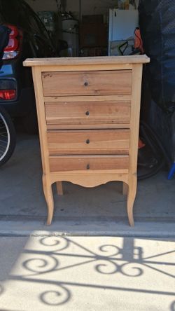 Small dresser 4 drawers