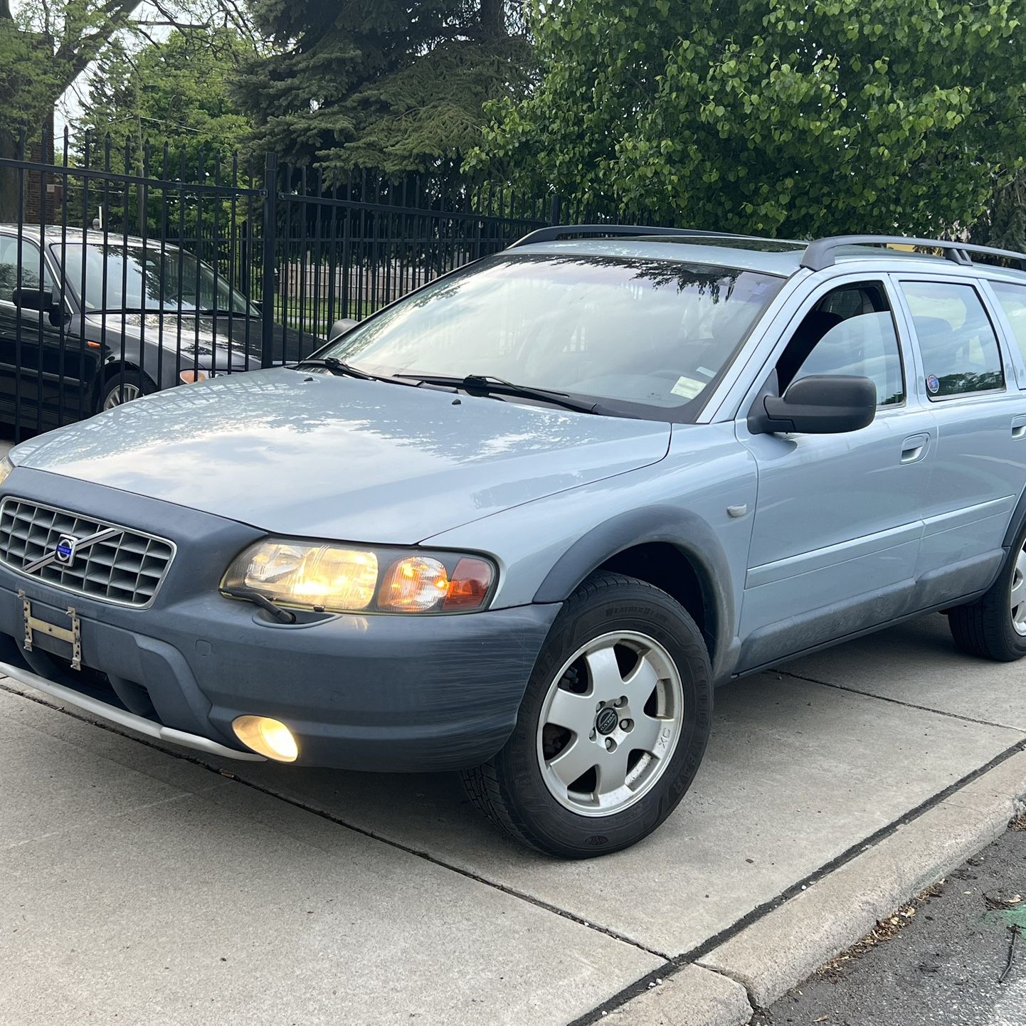 2002 Volvo V70 XC - clean Title 
