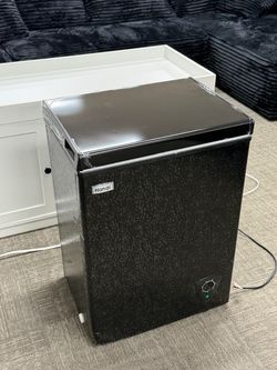Chest Freezer 3.5 Cu.Ft Small Deep Top Door Mini with Removable Basket, Low Noise, 7 Adjustable Temperature and Energy Saving Perfect for Home Garage